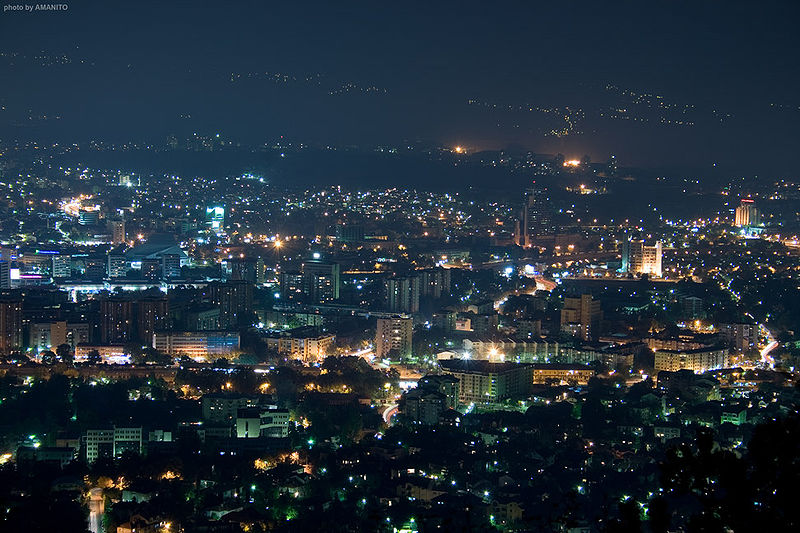 ملف:Skopije at night.jpg