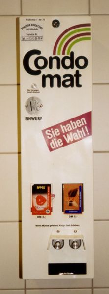ملف:Tysk kondomautomat.jpg